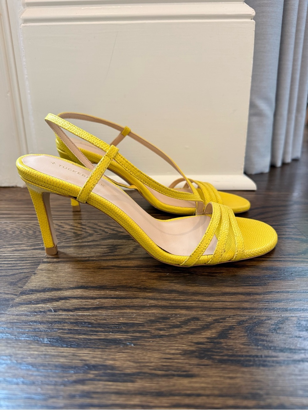 NWOT TUCKERNUCK SHOES Lemon Yellow Embossed Leather Scarlet Heels - size 8.5 - Picture 6 of 13